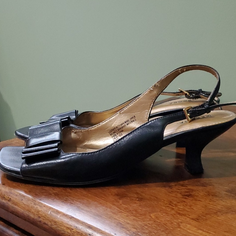 Shoes - Picture 2 of 4